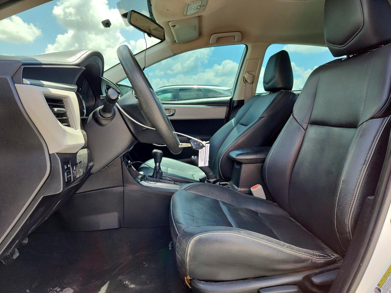 2015 TOYOTA COROLLA LE photo 13