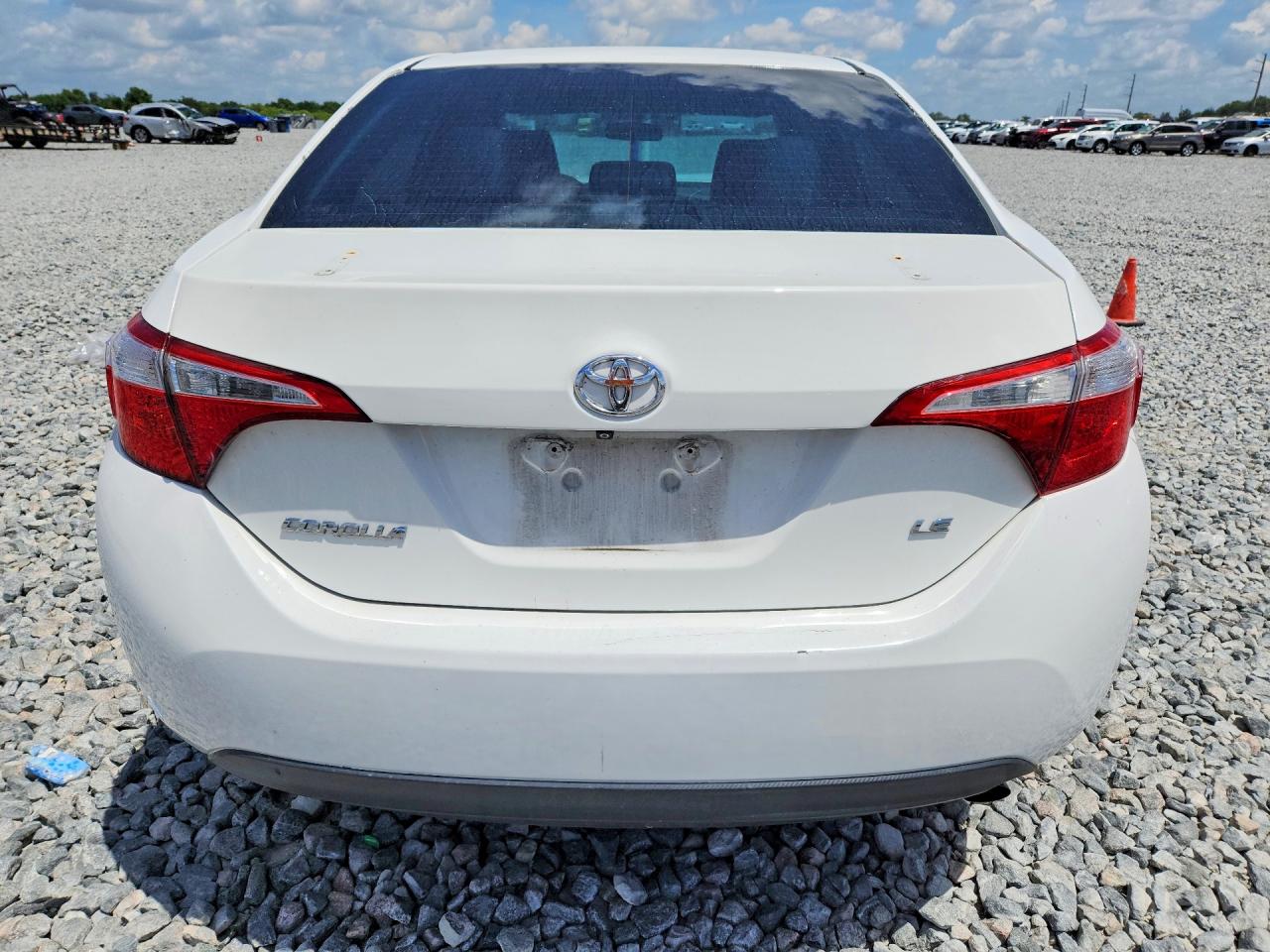2015 TOYOTA COROLLA LE photo 11
