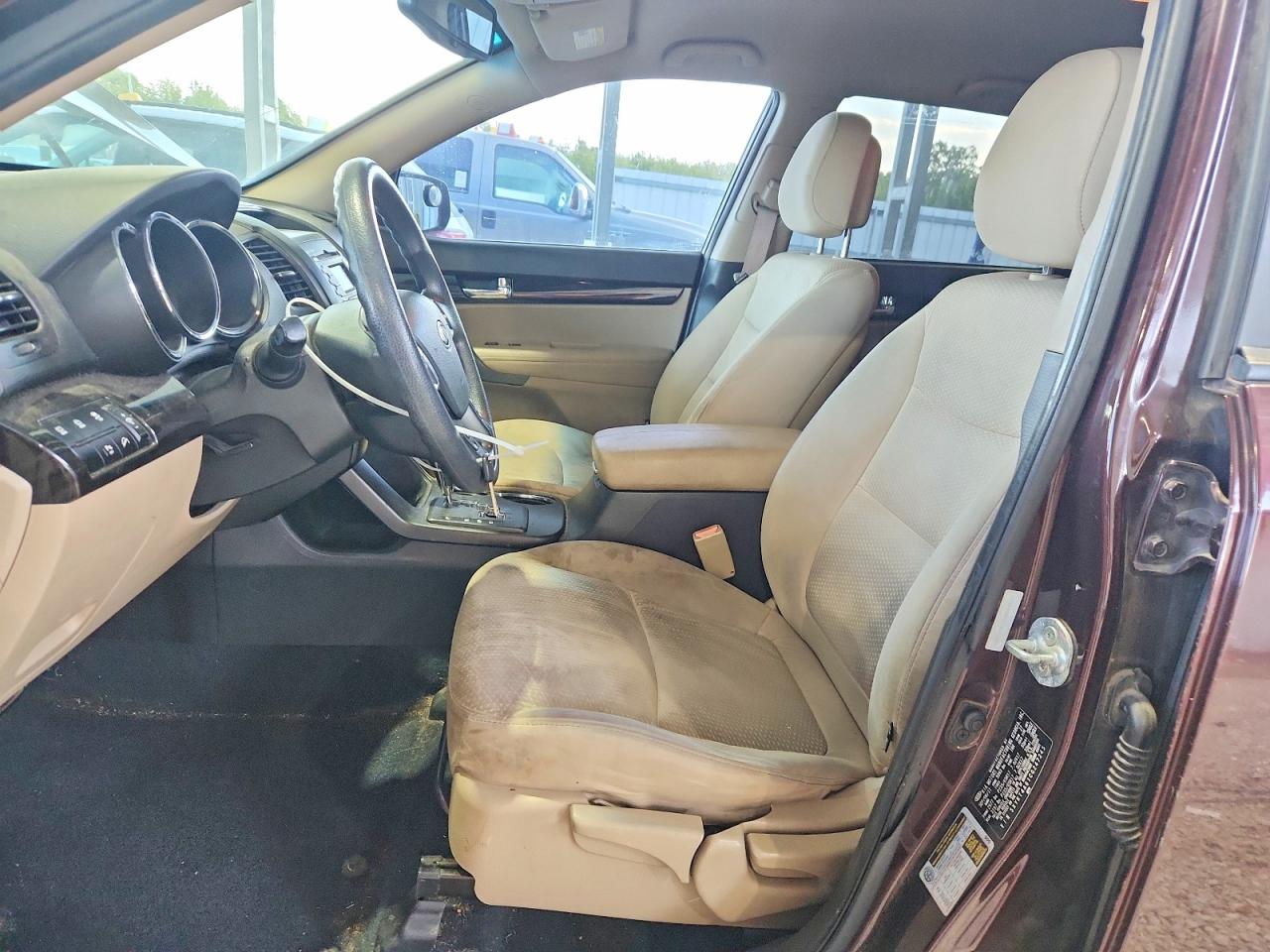 2012 KIA SORENTO LX photo 13