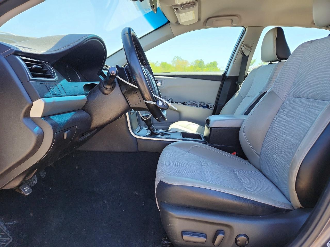 2017 TOYOTA CAMRY SE photo 13