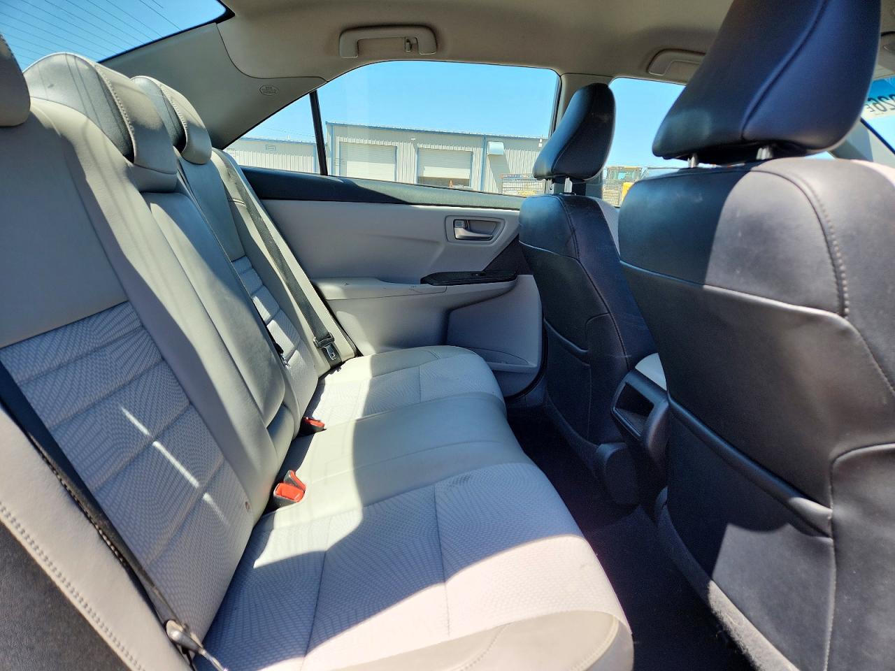 2017 TOYOTA CAMRY SE photo 19