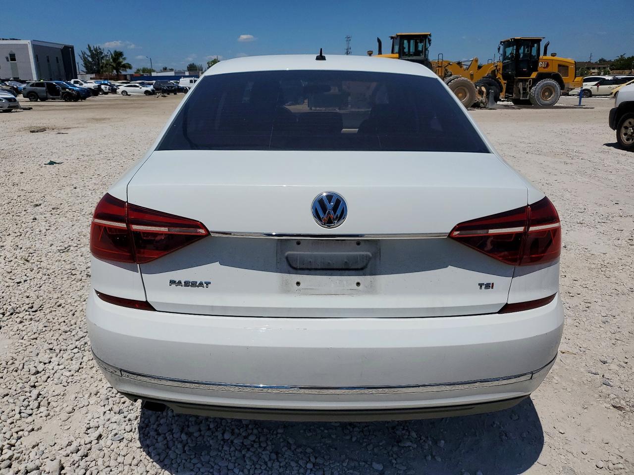 2017 VOLKSWAGEN PASSAT S photo 6