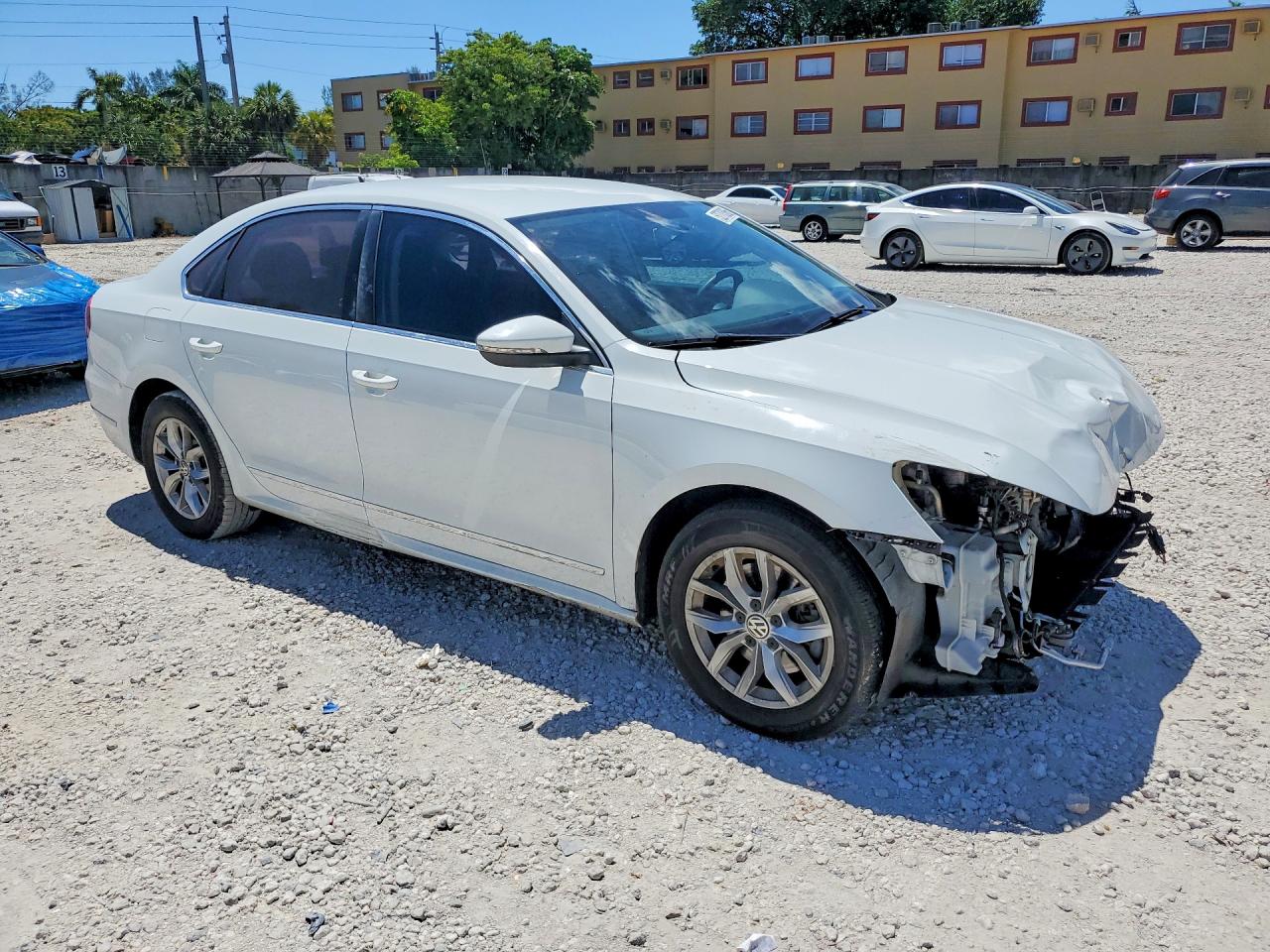 2017 VOLKSWAGEN PASSAT S photo 4