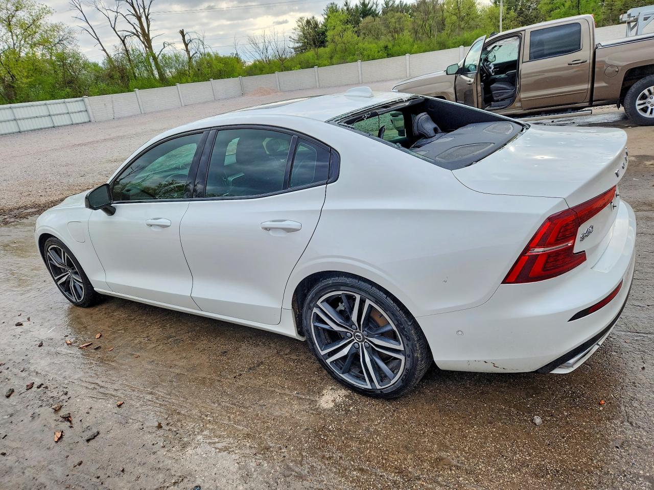2019 VOLVO S60 T8 R-DESIGN photo 3