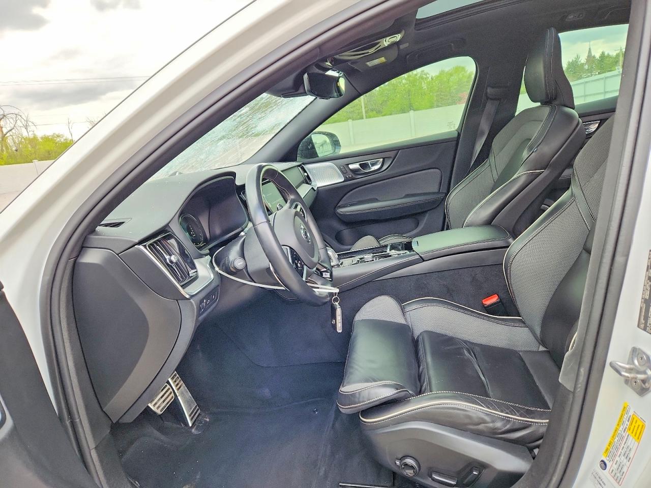 2019 VOLVO S60 T8 R-DESIGN photo 13