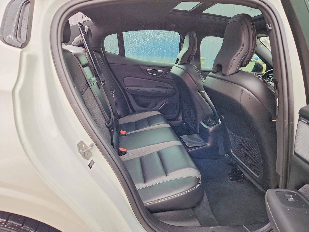 2019 VOLVO S60 T8 R-DESIGN photo 19