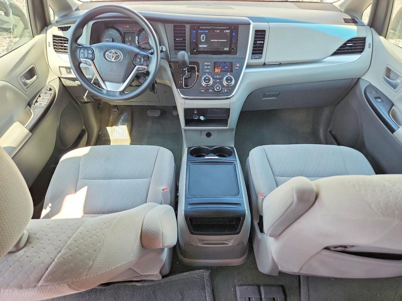 2016 TOYOTA SIENNA LE photo 15