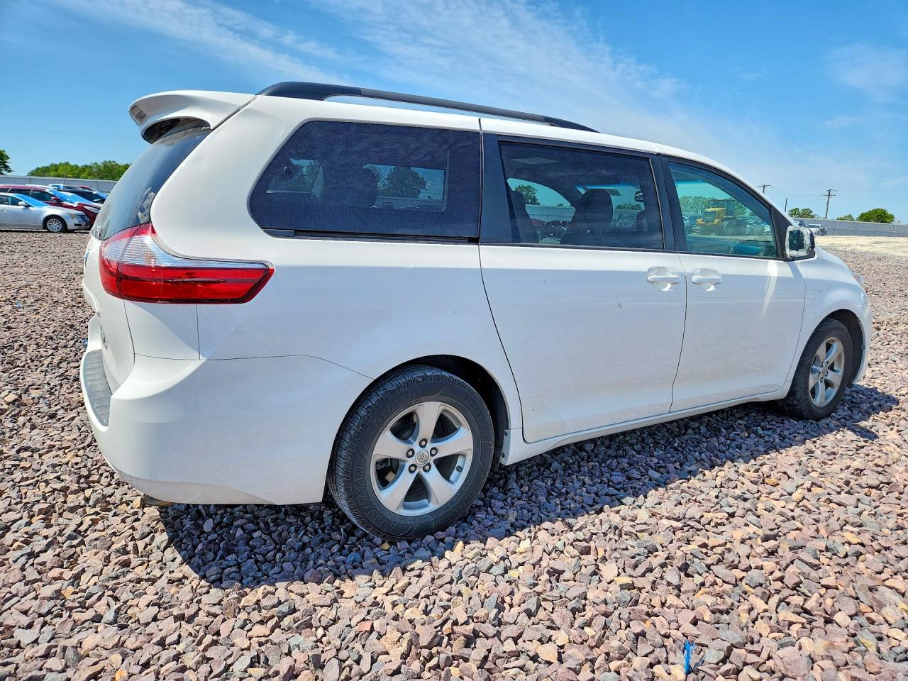 2016 TOYOTA SIENNA LE photo 5