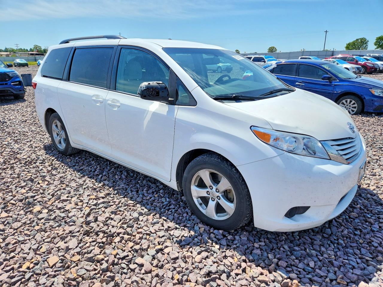 2016 TOYOTA SIENNA LE photo 7