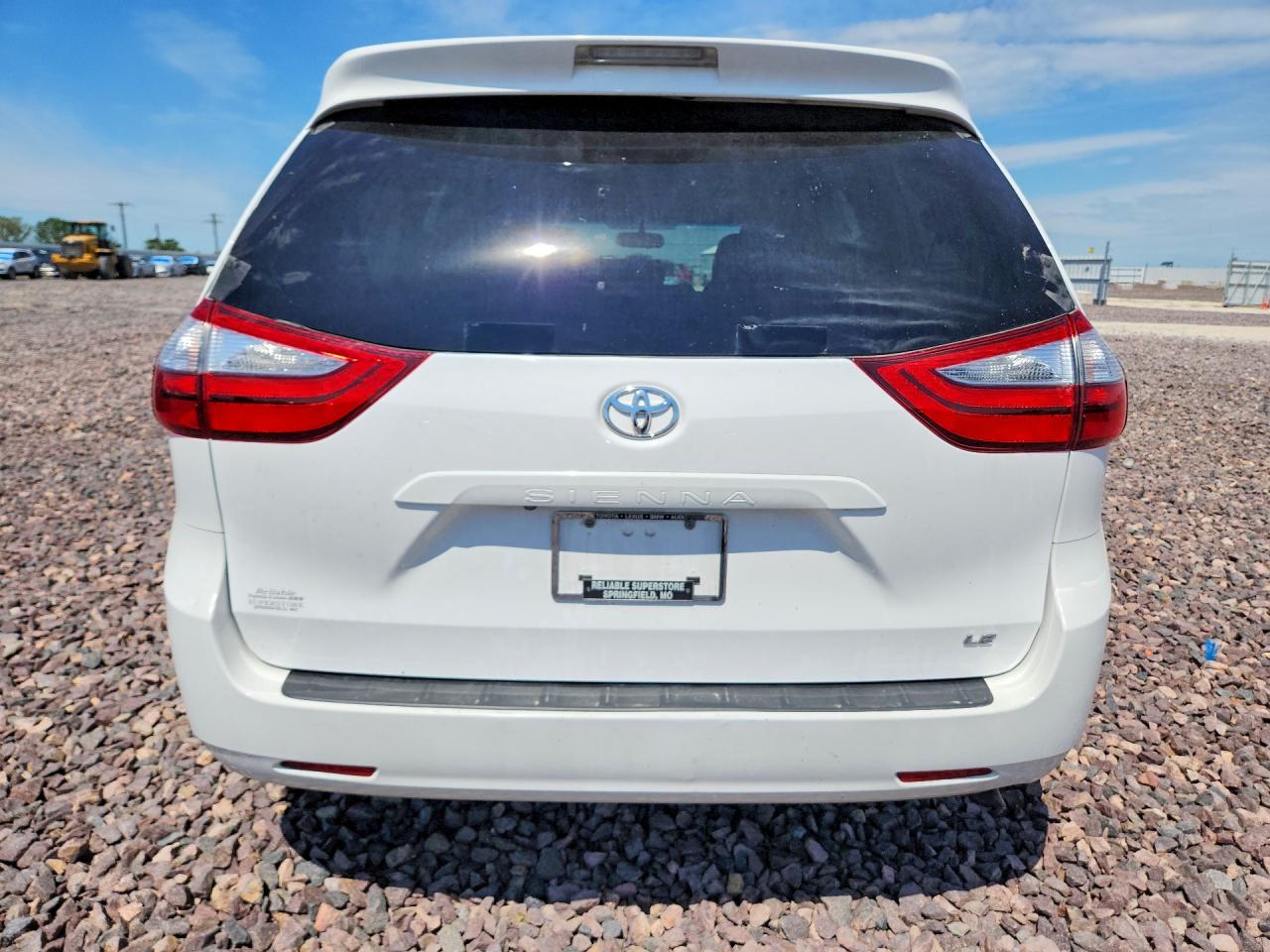 2016 TOYOTA SIENNA LE photo 11