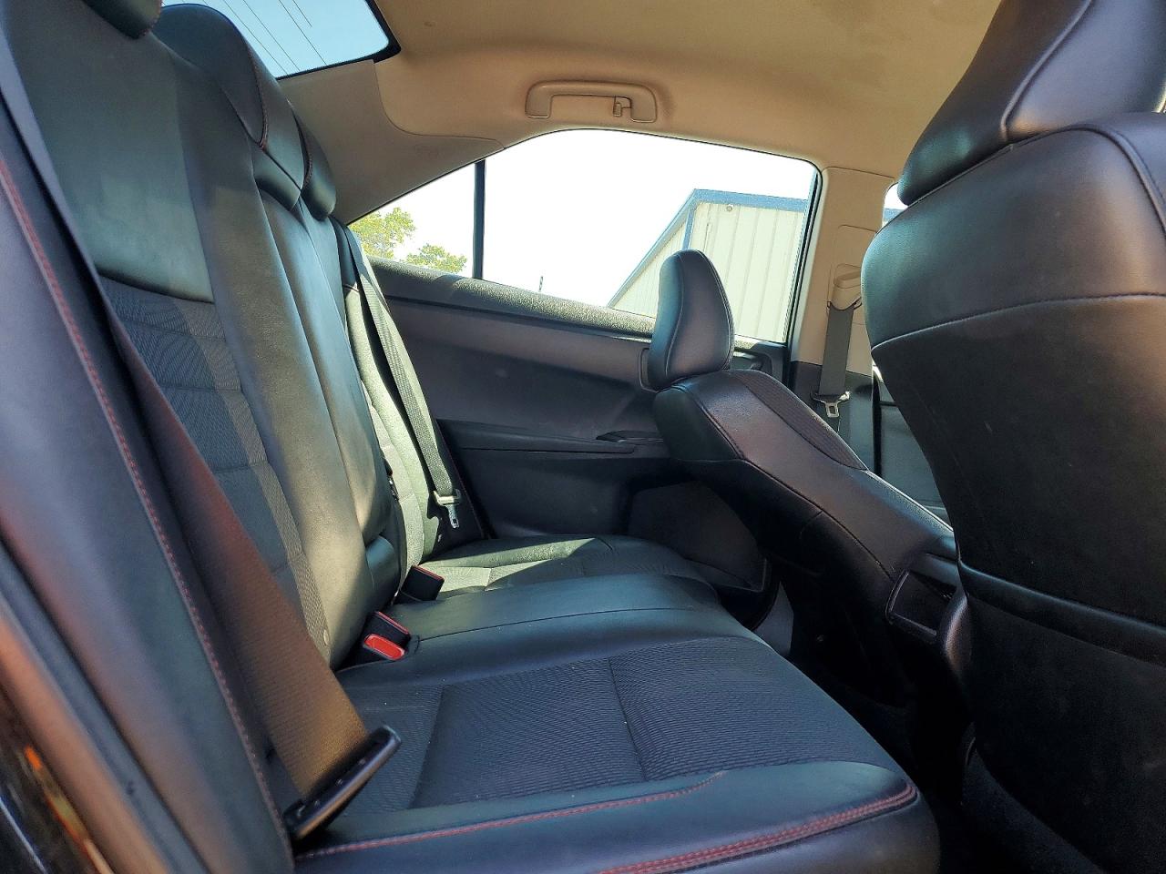 2017 TOYOTA CAMRY SE photo 19
