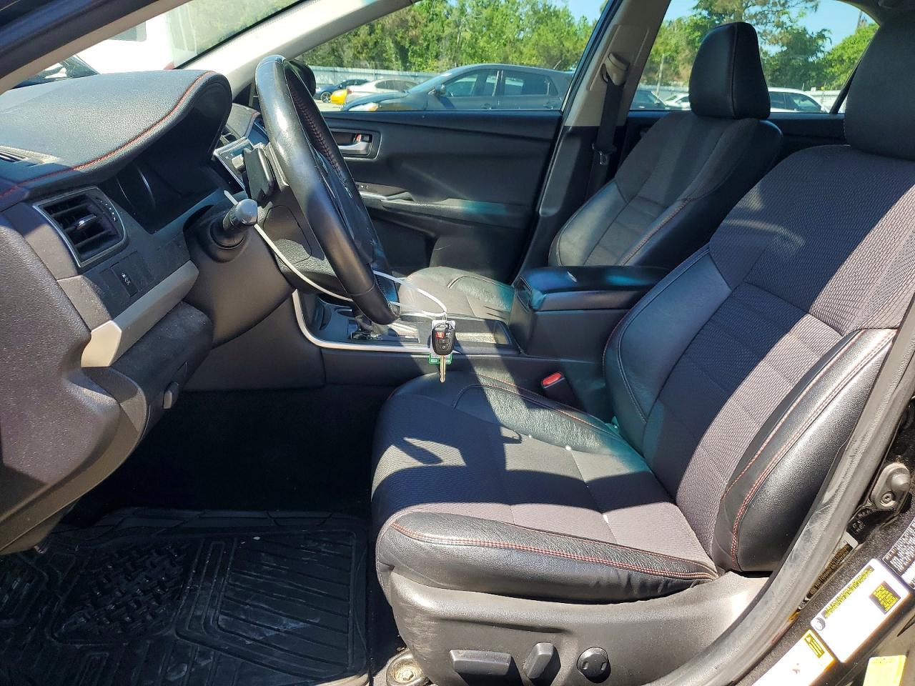 2017 TOYOTA CAMRY SE photo 13