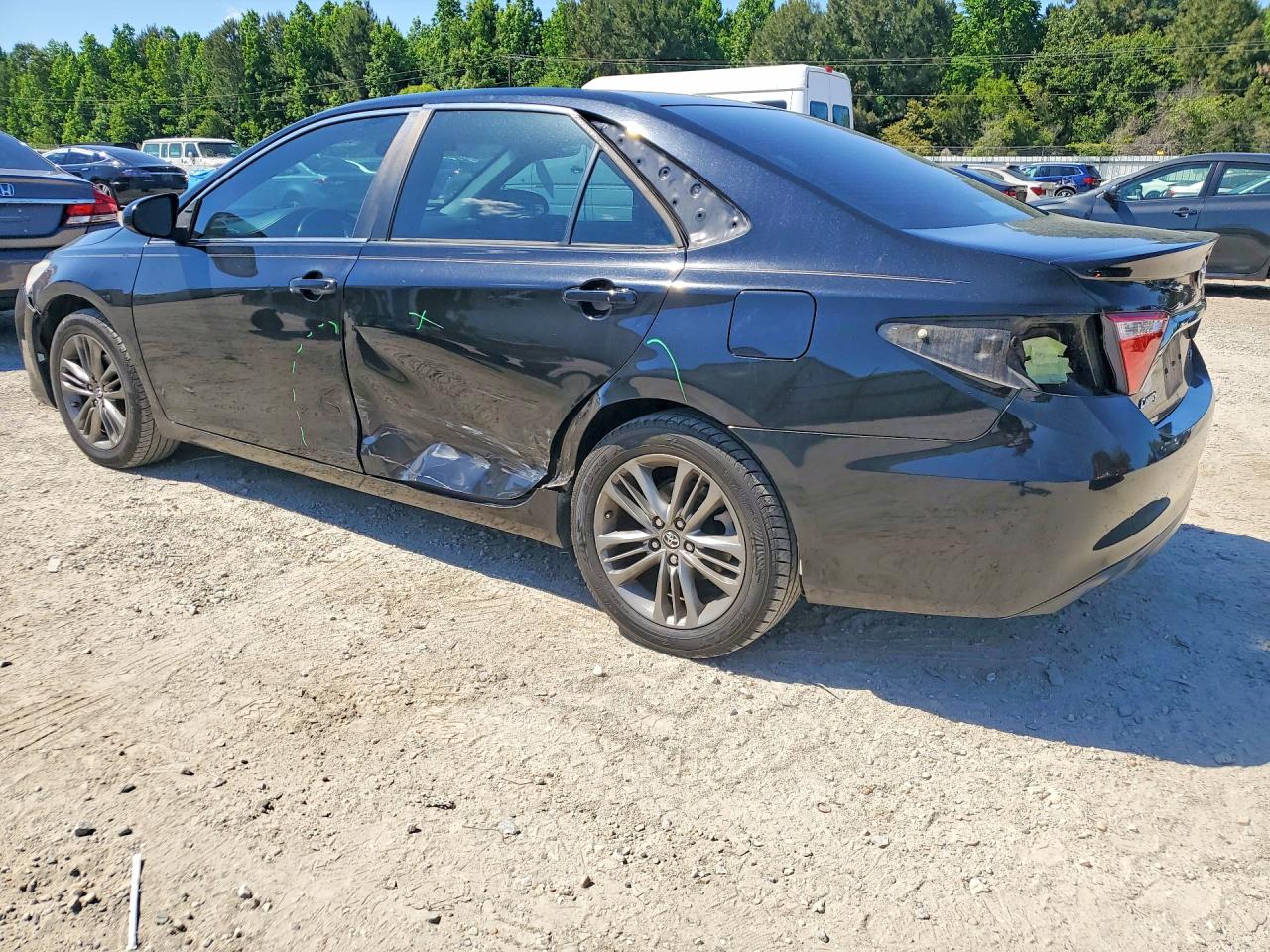 2017 TOYOTA CAMRY SE photo 3