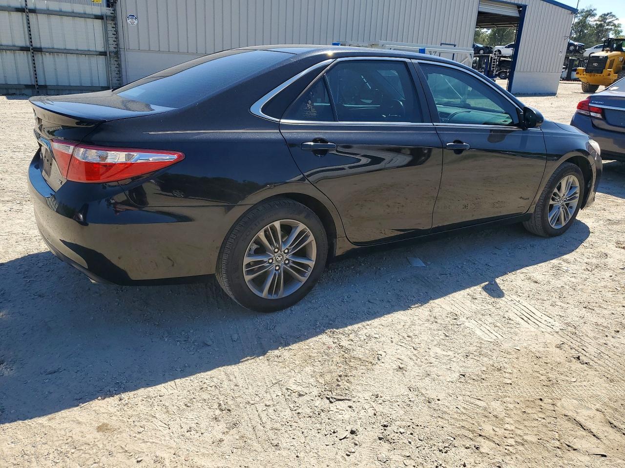 2017 TOYOTA CAMRY SE photo 5