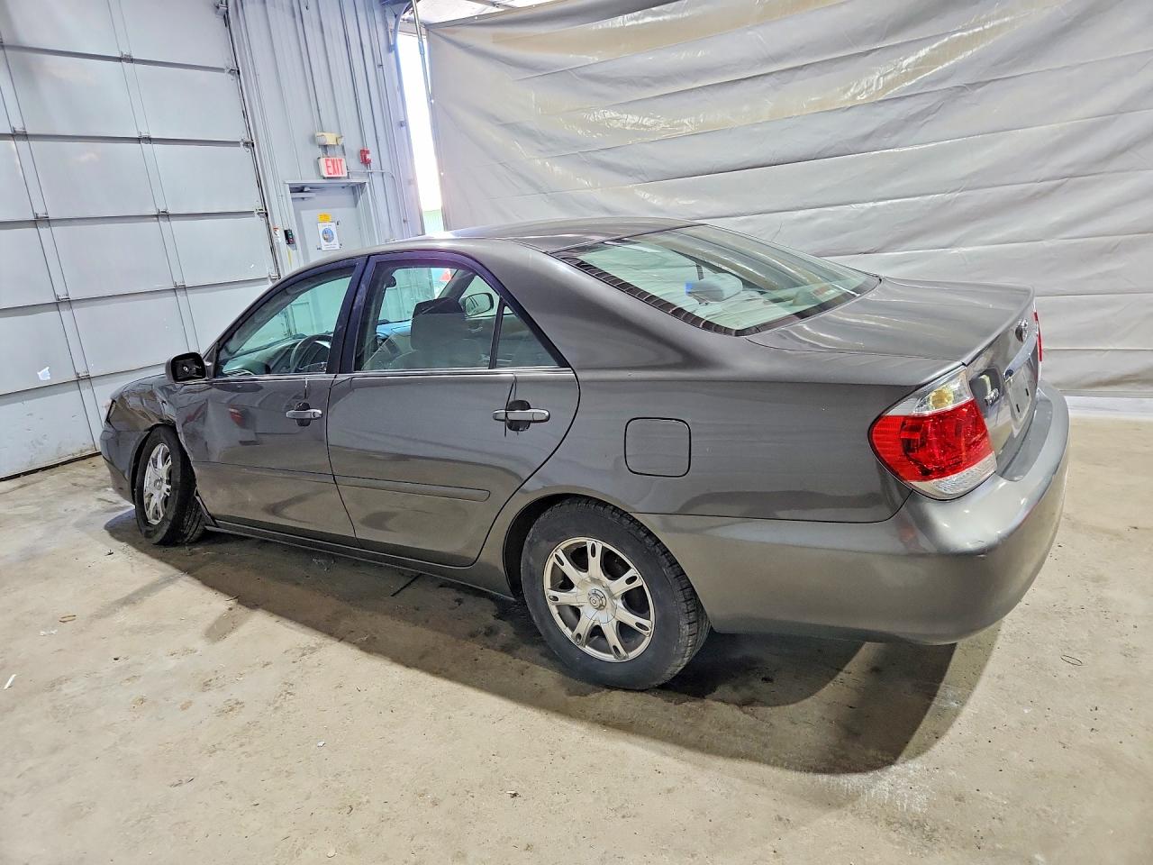 2005 TOYOTA CAMRY LE photo 4