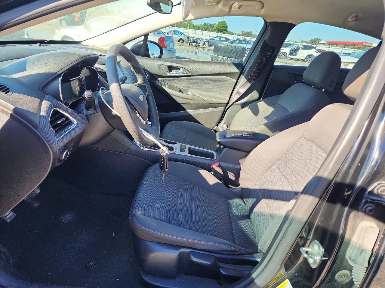 2017 CHEVROLET CRUZE LS photo 13