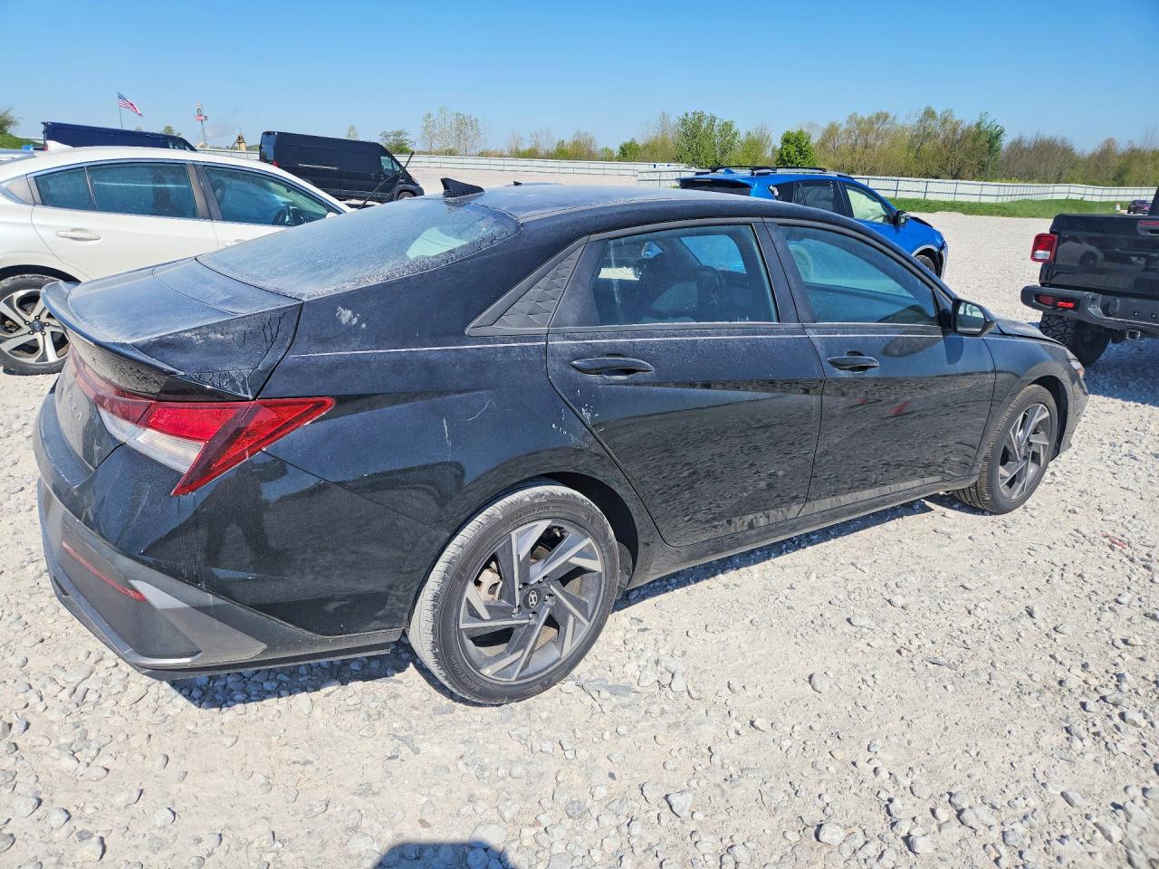 2025 HYUNDAI ELANTRA SEL SPORT photo 3