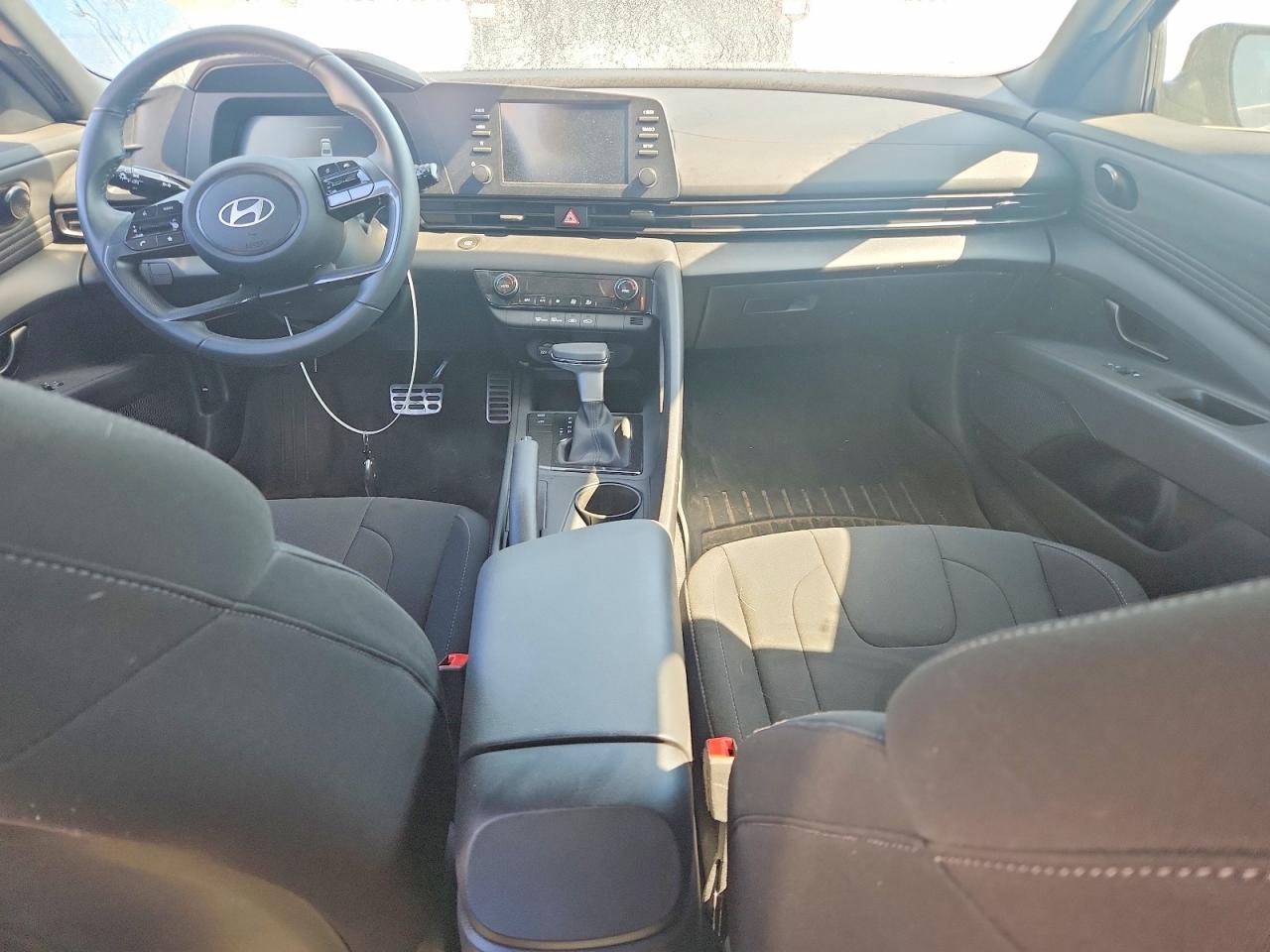 2025 HYUNDAI ELANTRA SEL SPORT photo 8
