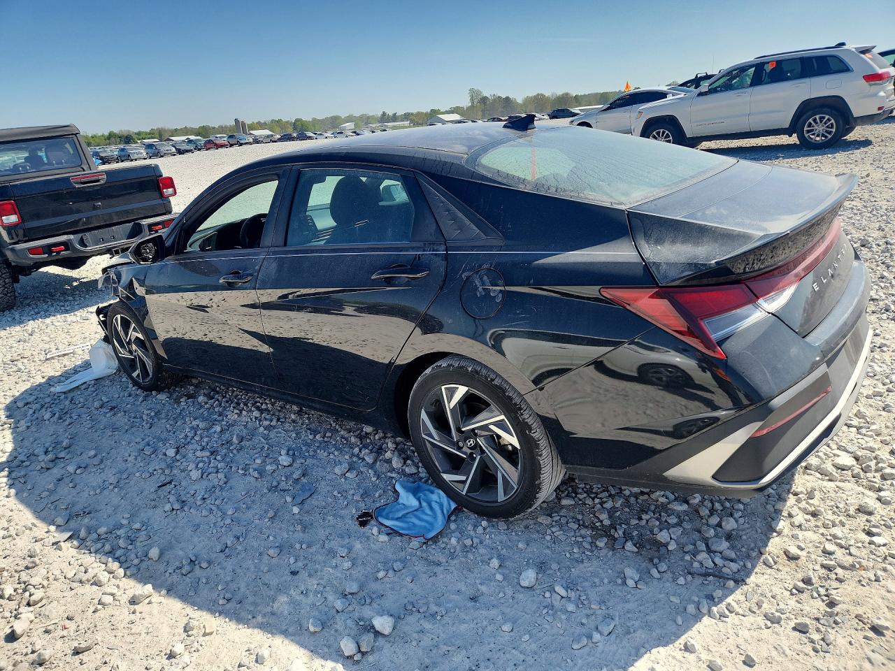 2025 HYUNDAI ELANTRA SEL SPORT photo 2