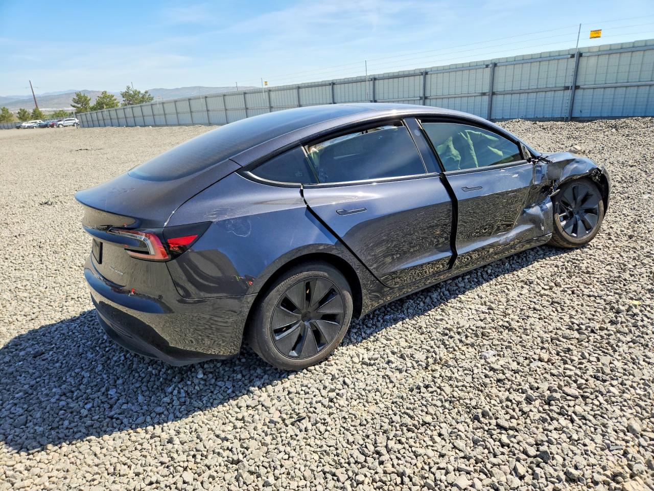 2024 TESLA MODEL 3 photo 3