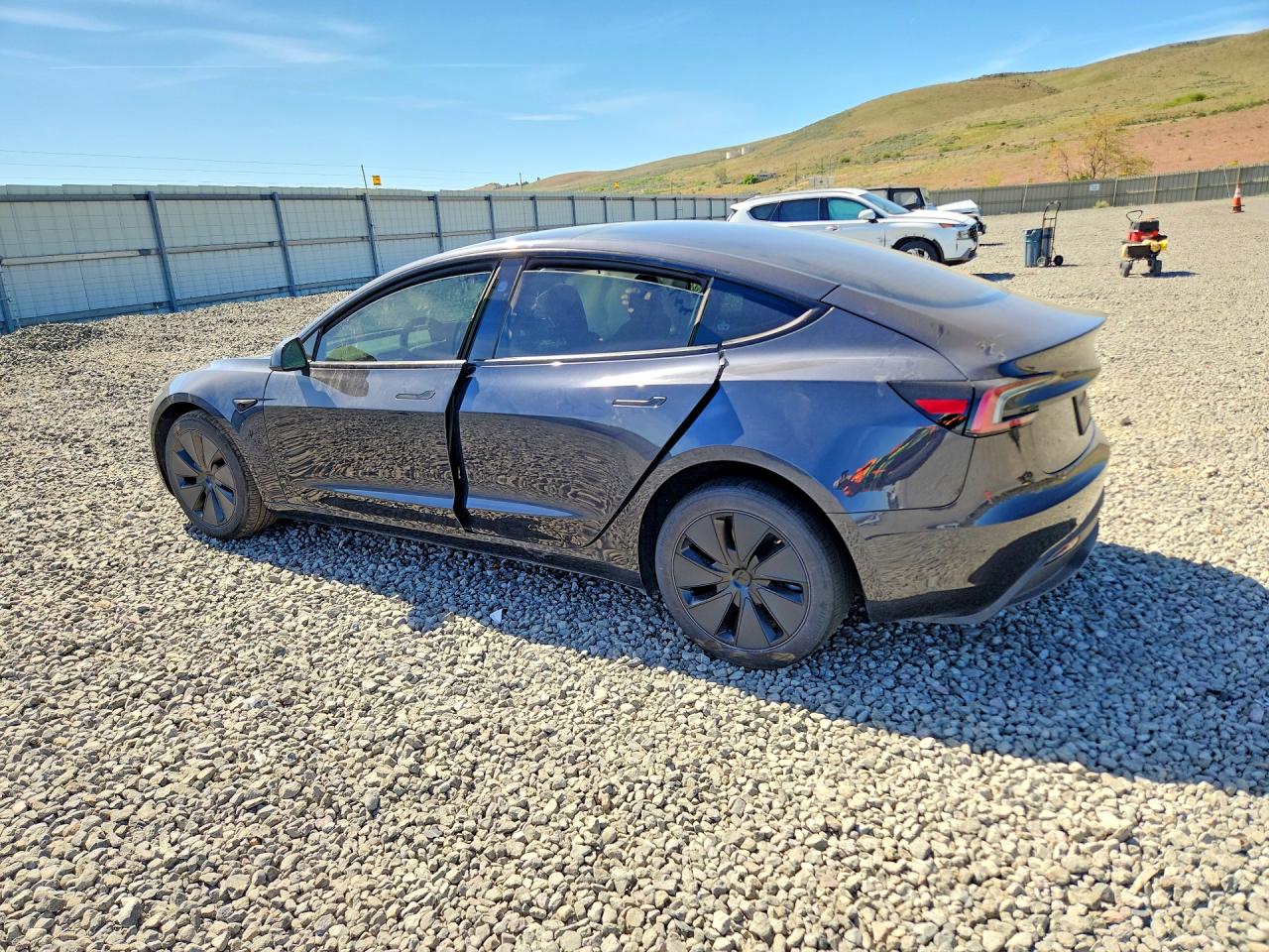 2024 TESLA MODEL 3 photo 2
