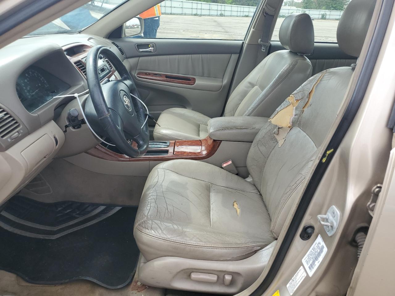 2002 TOYOTA CAMRY LE photo 13