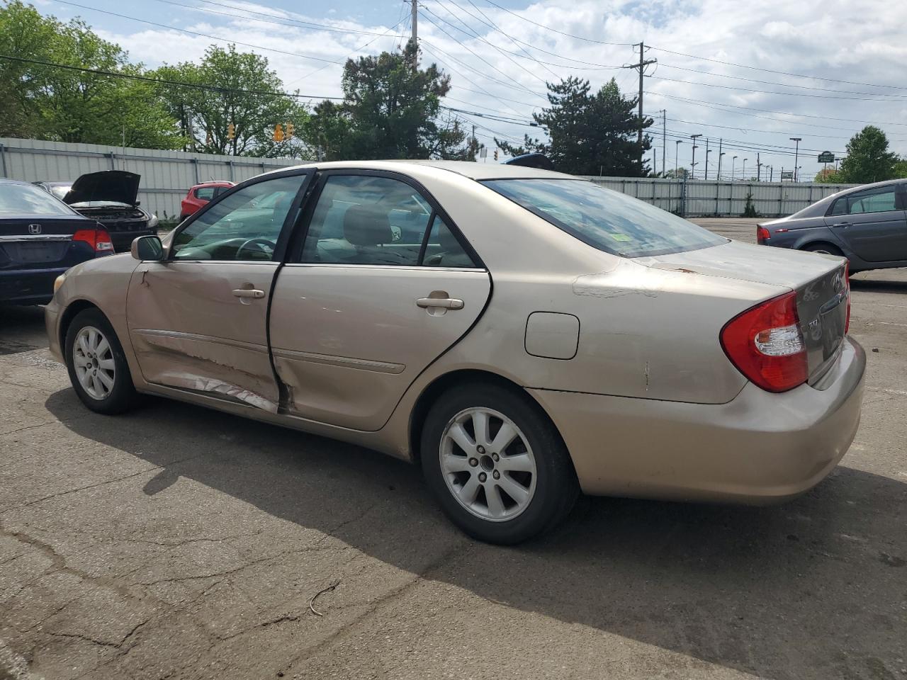 2002 TOYOTA CAMRY LE photo 3