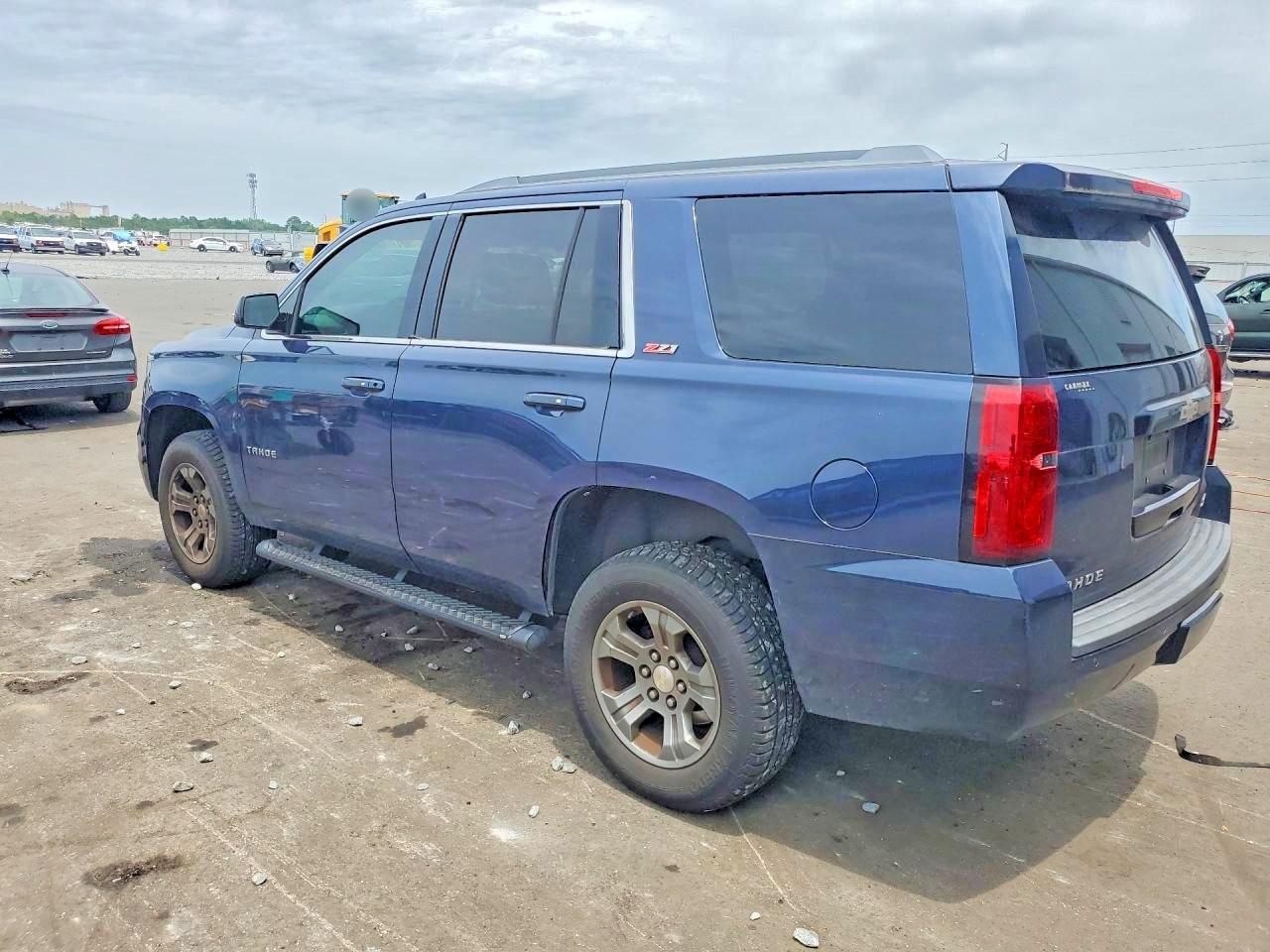 2017 CHEVROLET TAHOE K1500 LT photo 4