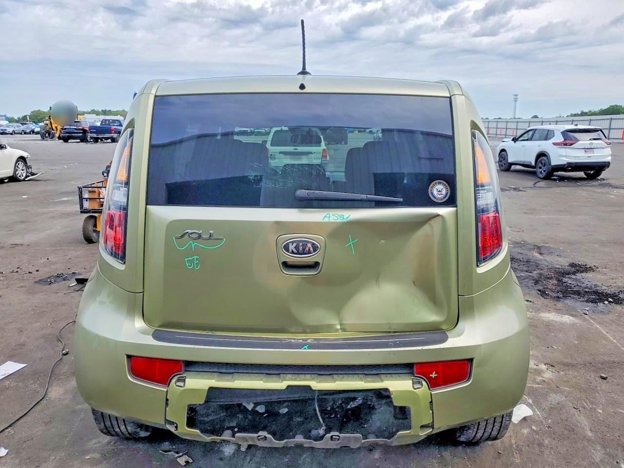 2011 KIA SOUL + photo 11