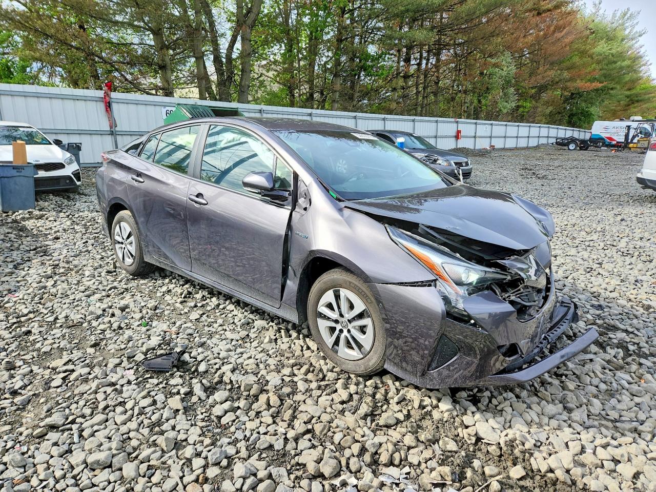 2017 TOYOTA PRIUS FOUR photo 7