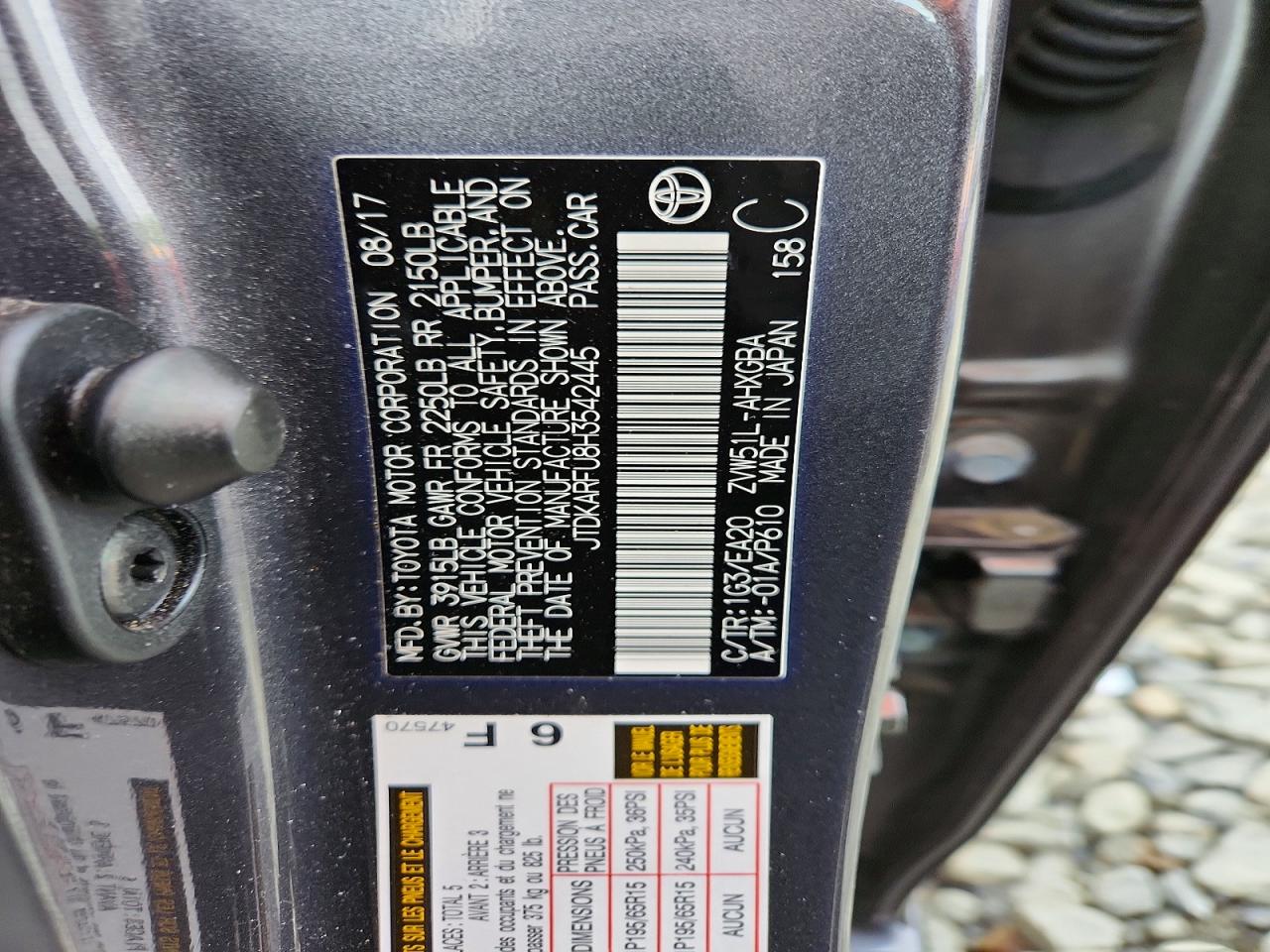 2017 TOYOTA PRIUS FOUR photo 23