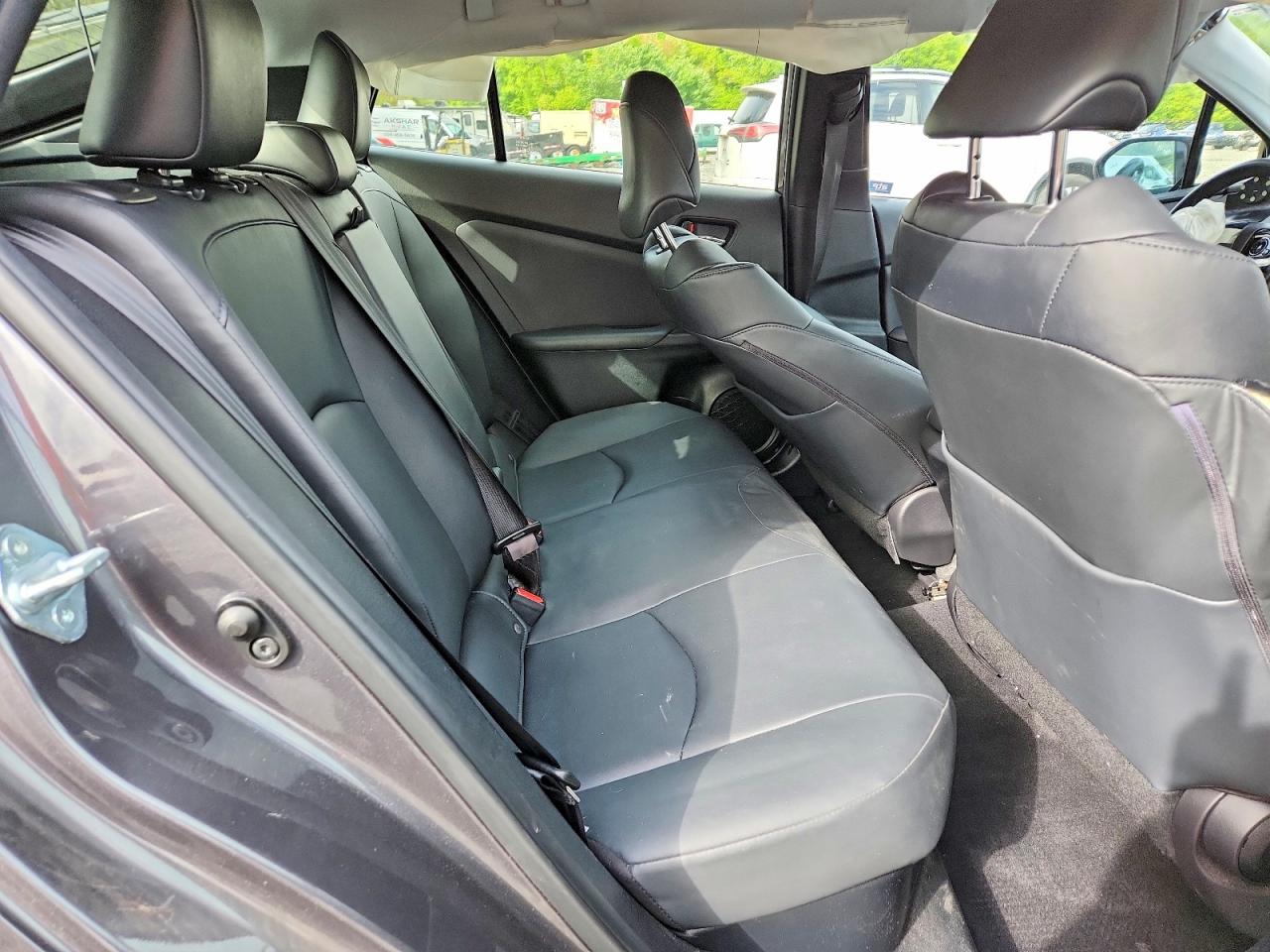 2017 TOYOTA PRIUS FOUR photo 19