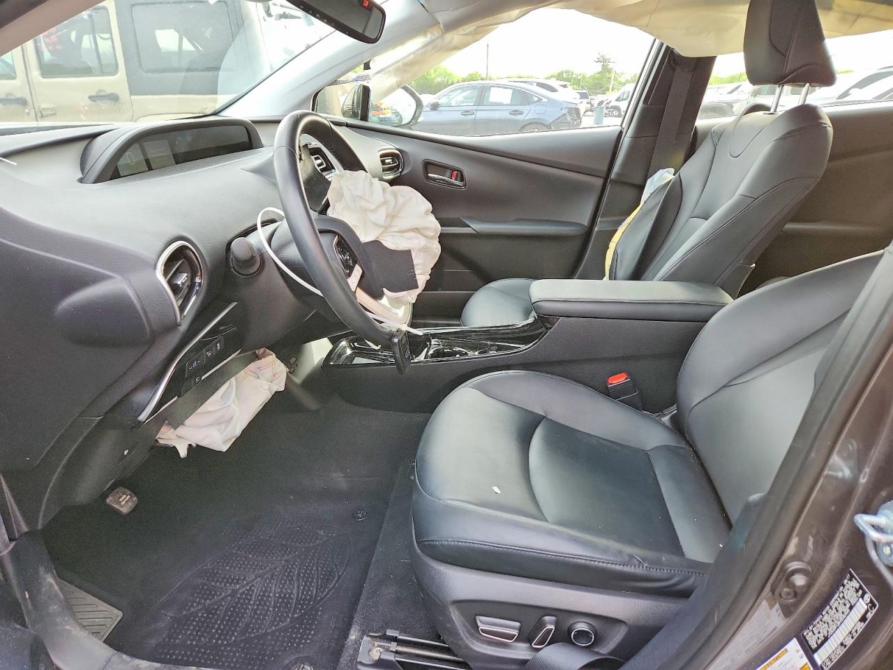 2017 TOYOTA PRIUS FOUR photo 13