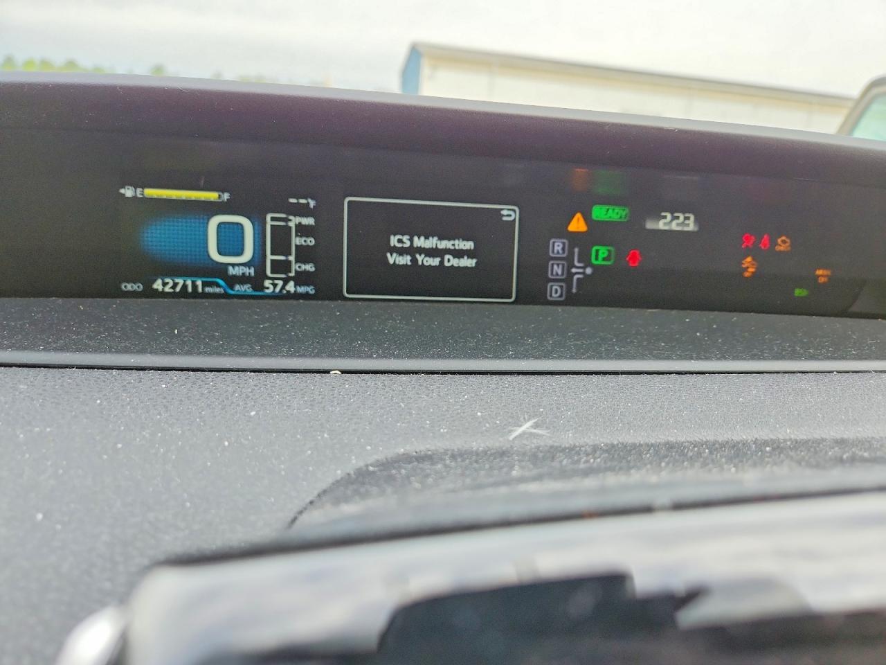 2017 TOYOTA PRIUS FOUR photo 17