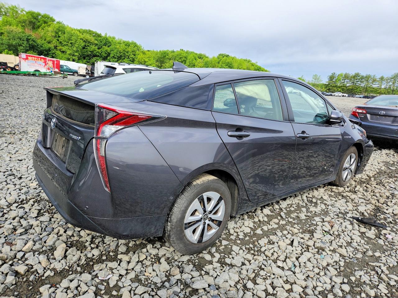 2017 TOYOTA PRIUS FOUR photo 5