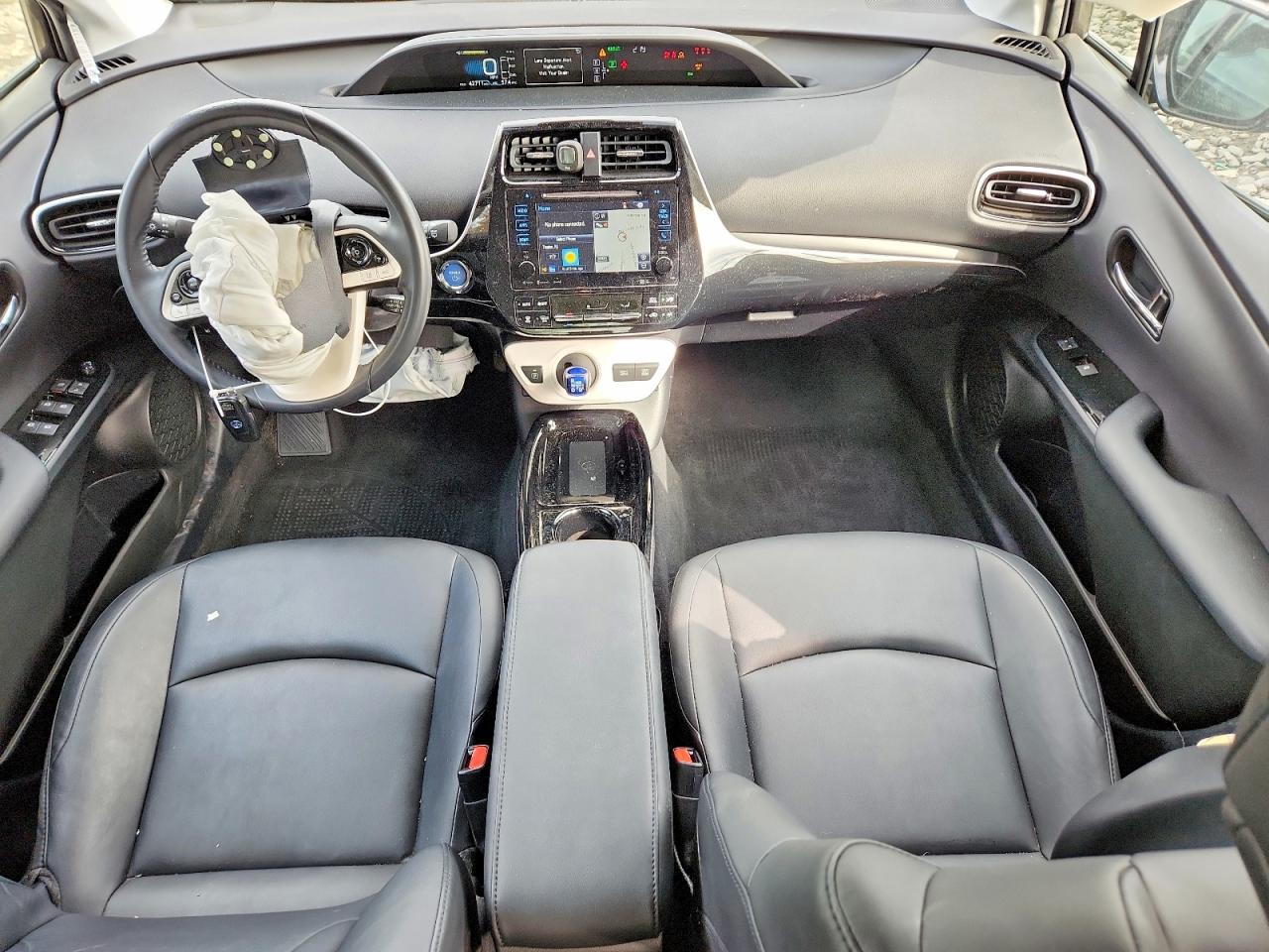 2017 TOYOTA PRIUS FOUR photo 15