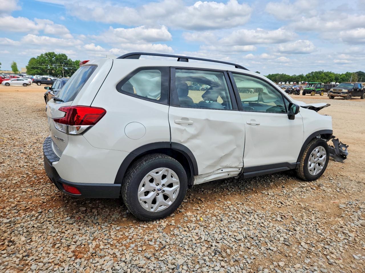 2020 SUBARU FORESTER photo 3