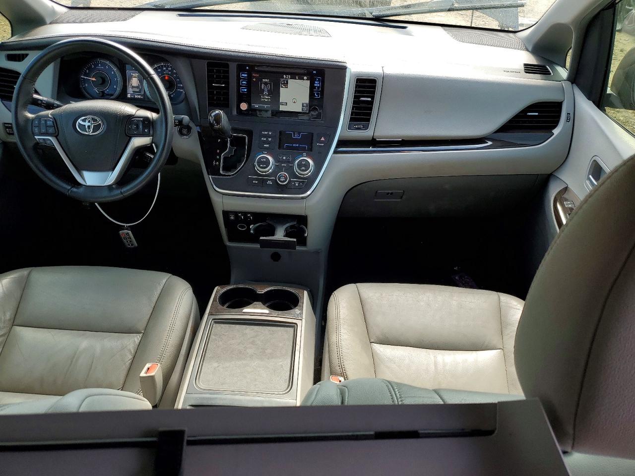 2017 TOYOTA SIENNA XLE 8-PASSENGER photo 15