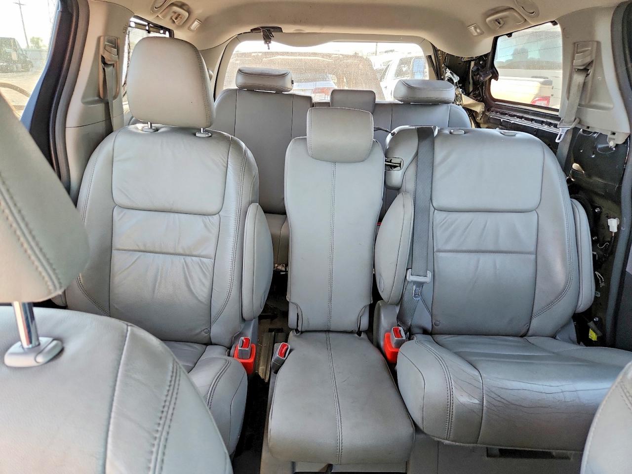 2017 TOYOTA SIENNA XLE 8-PASSENGER photo 19