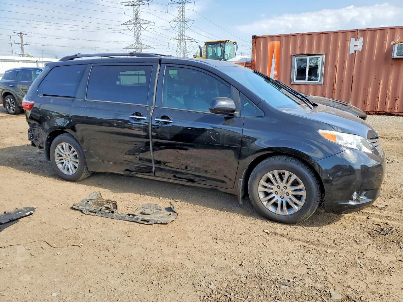 2017 TOYOTA SIENNA XLE 8-PASSENGER photo 7