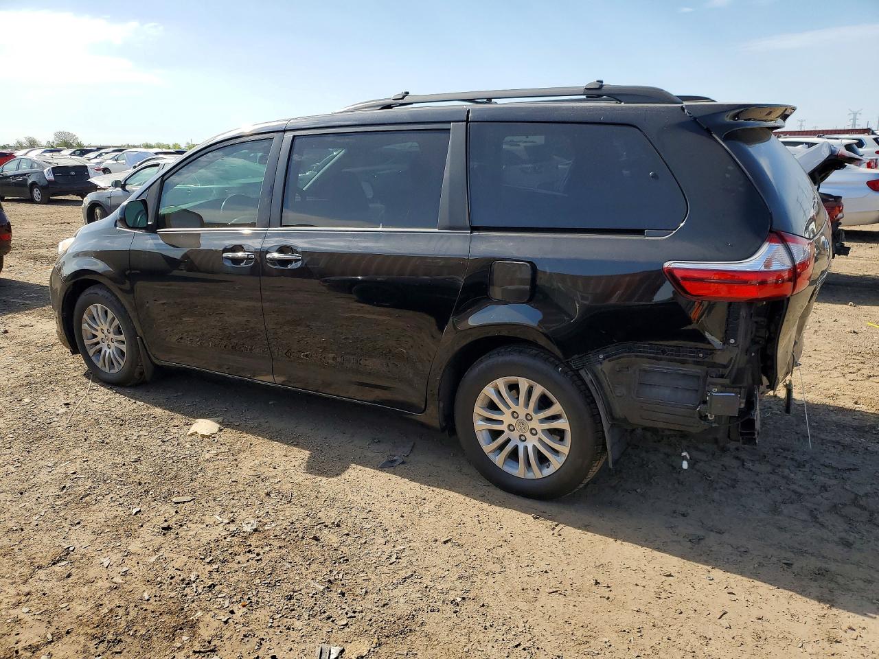 2017 TOYOTA SIENNA XLE 8-PASSENGER photo 3