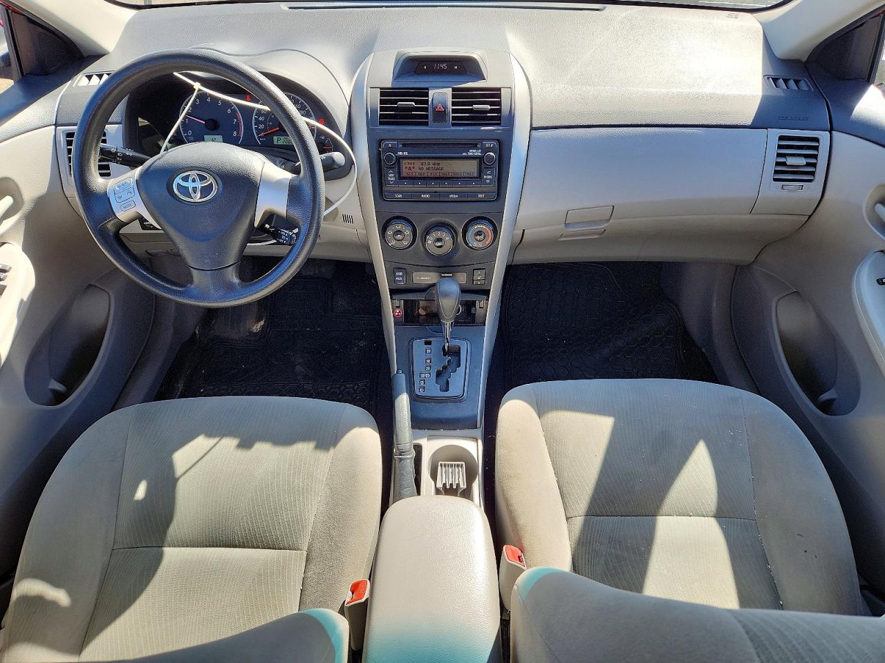 2013 TOYOTA COROLLA L photo 8