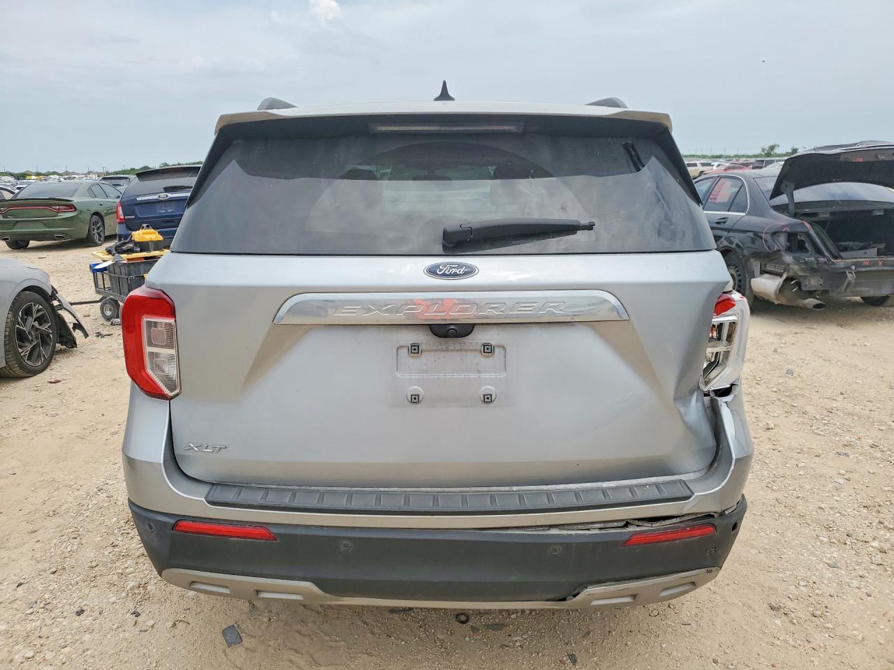 2023 FORD EXPLORER photo 16