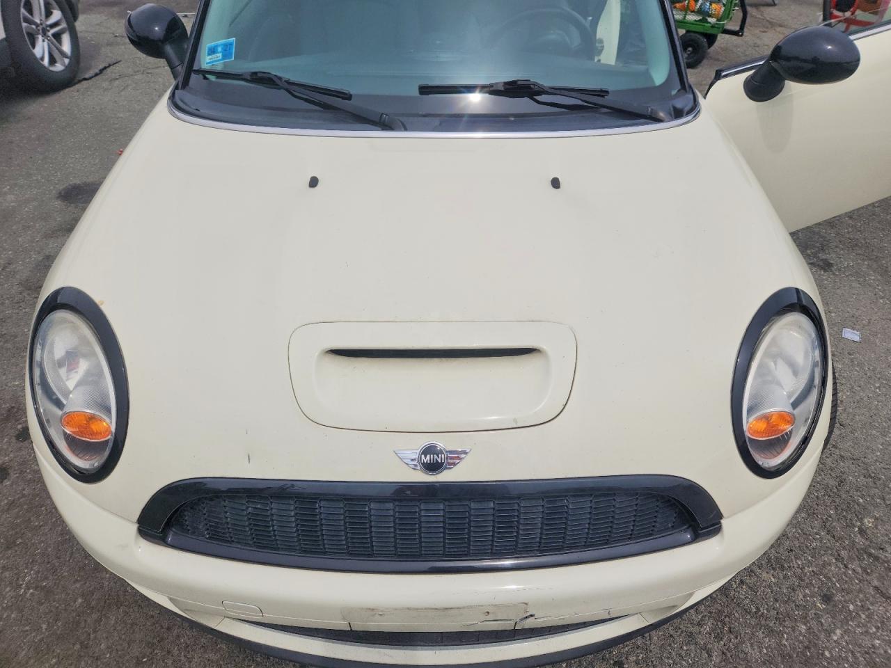 2010 MINI COOPER S photo 21