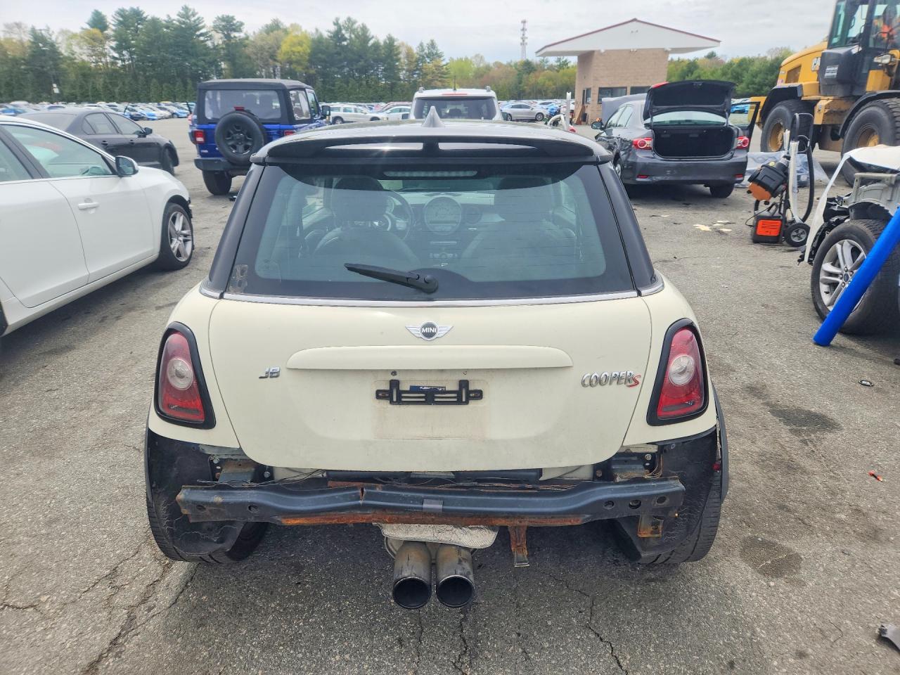 2010 MINI COOPER S photo 11