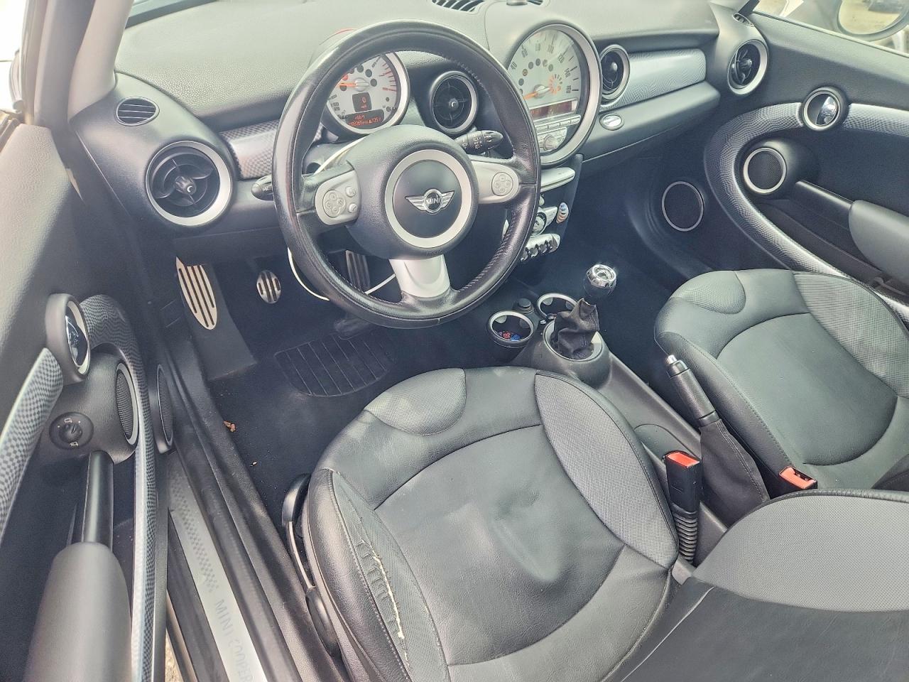 2010 MINI COOPER S photo 15