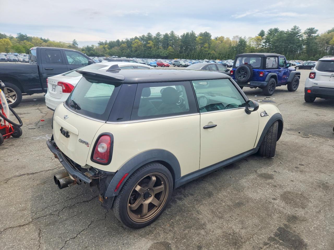 2010 MINI COOPER S photo 5