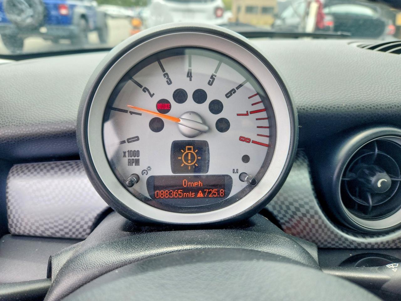 2010 MINI COOPER S photo 17