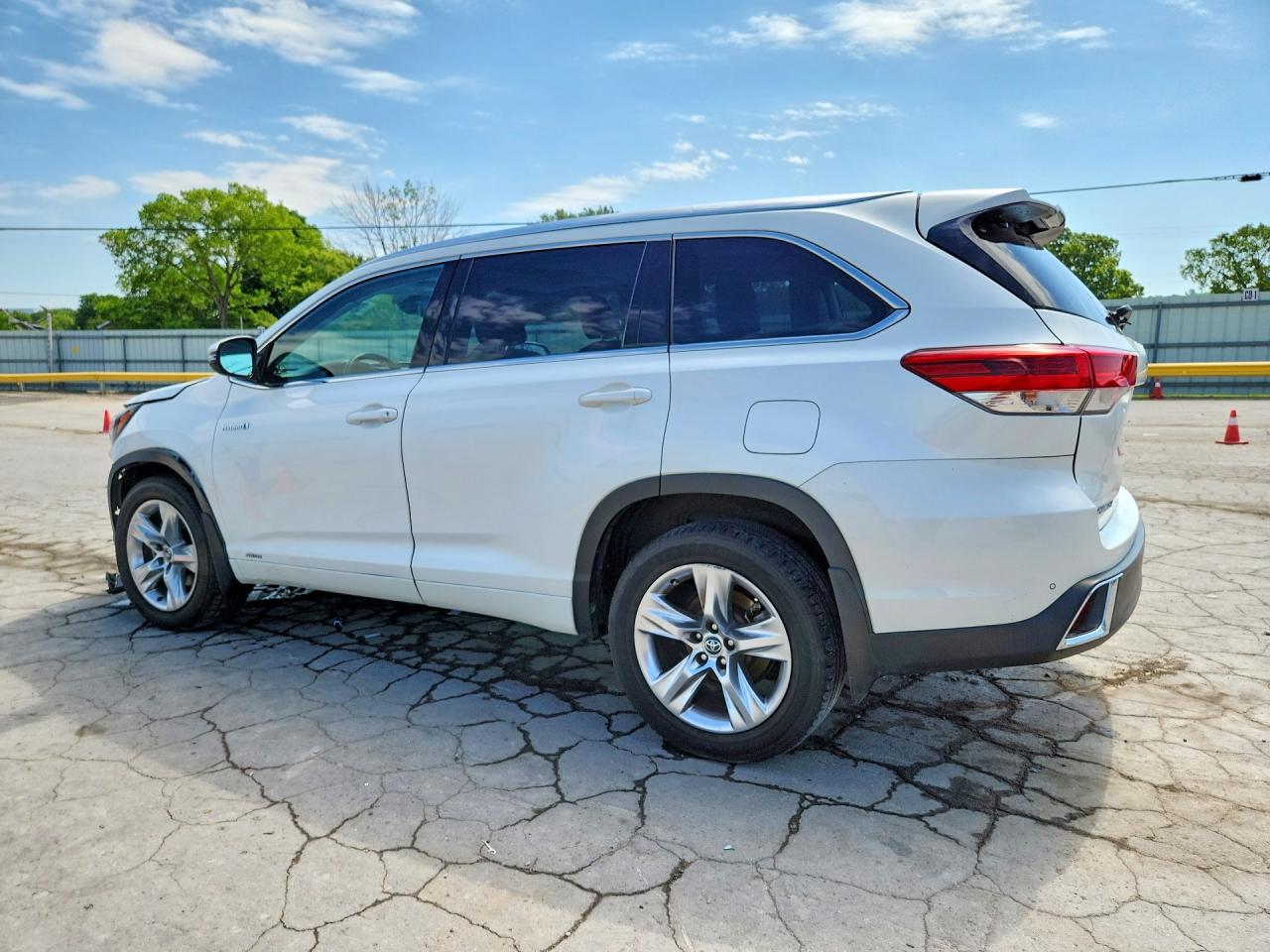 2017 TOYOTA HIGHLANDER HYBRID LIMITED photo 4