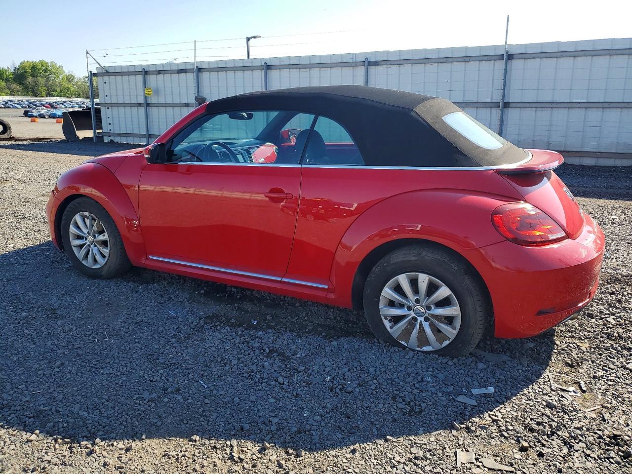 2017 VOLKSWAGEN BEETLE S photo 4